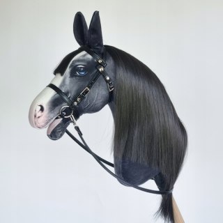 Realistyczny hobby horse, konik na patyku, czarny z białą plamką A4