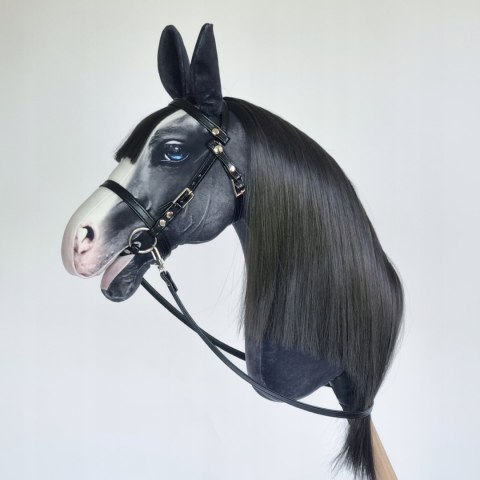 Realistyczny hobby horse, konik na patyku, czarny z białą plamką A4 Realistyczny hobby horse, konik na patyku, czarny z białą plamką A4