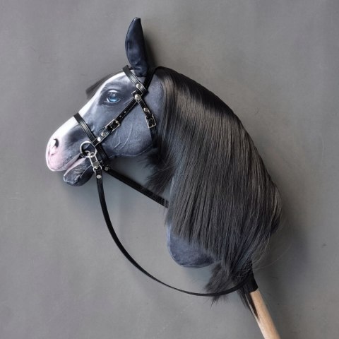Realistyczny hobby horse, konik na patyku, czarny z białą plamką A4 Realistyczny hobby horse, konik na patyku, czarny z białą plamką A4
