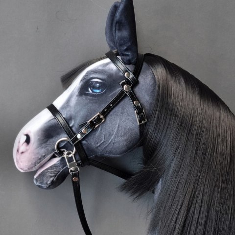 Realistyczny hobby horse, konik na patyku, czarny z białą plamką A4 Realistyczny hobby horse, konik na patyku, czarny z białą plamką A4