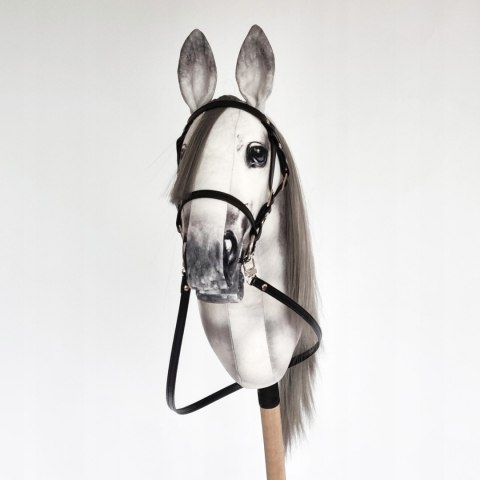 Realistyczny hobby horse, konik na patyku, jabłkowity A4