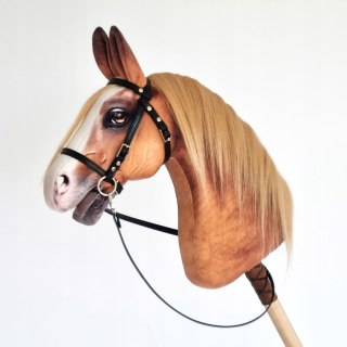 Realistyczny hobby horse, konik na patyku, koń brązowy z białą plamką A4