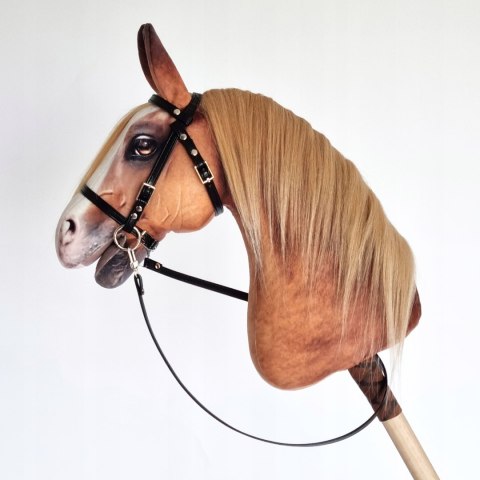 Realistyczny hobby horse, konik na patyku, koń brązowy z białą plamką A4 Realistyczny hobby horse, konik na patyku, koń brązowy z białą plamką A4